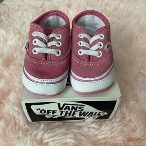 NWT baby girl Vans size 3 (3-6 months)